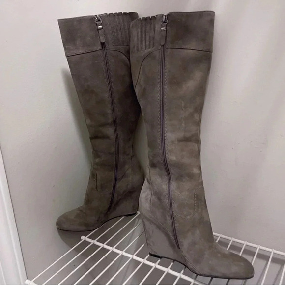 Via Spiga gray suede boots size 6 almond toe wedge - Picture 3 of 11